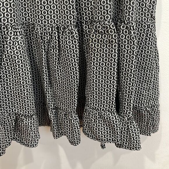 Brandy Melville Women's One Size Black Floral Ruffle Tiered Tunic Tank Shirt - Picture 5 of 10